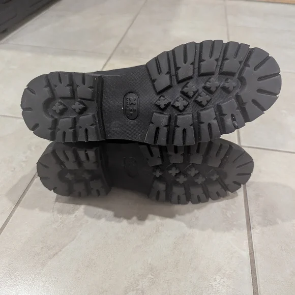 Nisolo Carmen Chelsea Boots - Picture 4 of 4